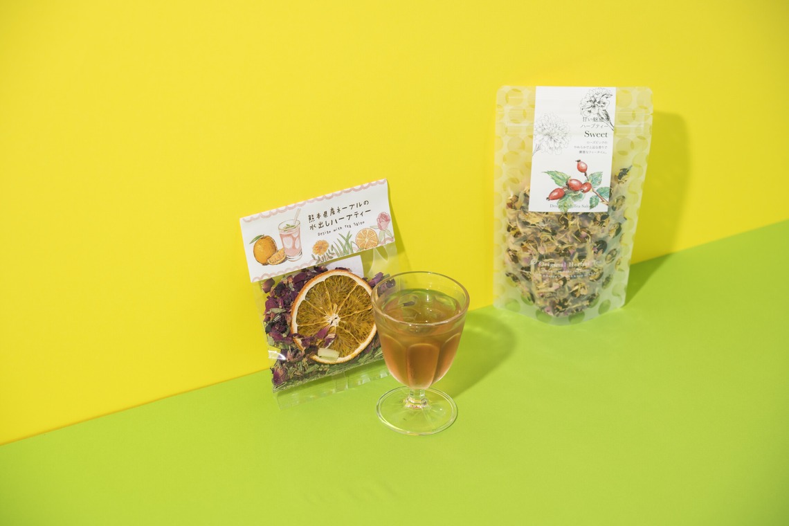 笠井鉄正写真事務所が撮影した写真のアルバム「商業施設館内紙撮影」