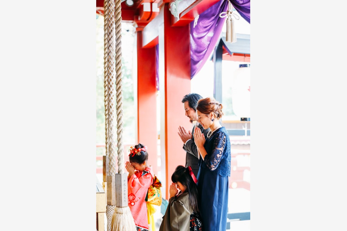 出張撮影HUG TIMEが出張撮影した家族写真(キッズ,ベビーフォト)などが写った「七五三お詣り撮影〜多摩浅間神社〜」の家族写真