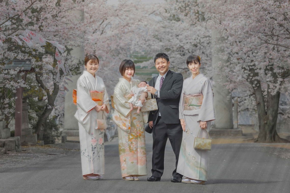 梅田　紫邑が撮影した「家族でお祝いするお宮参り」の写真