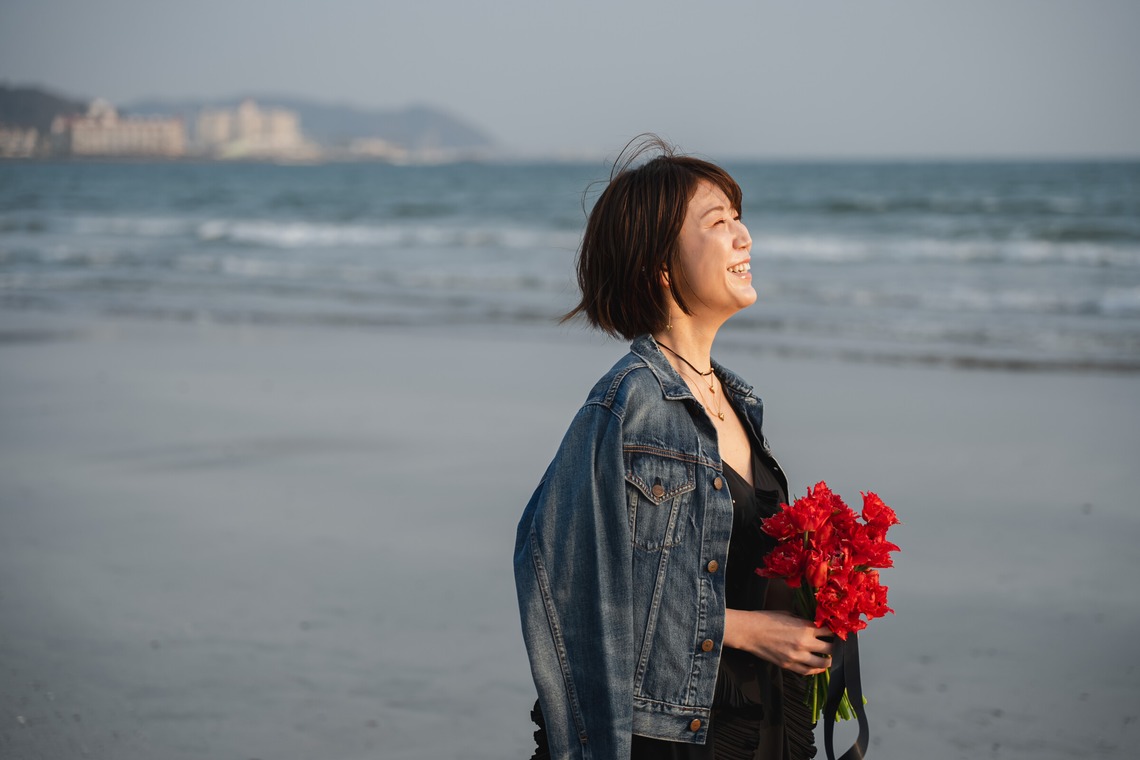 Album of the Location Photo Shoot taken by ICHI PHOTO - Post-shooting at Yuigahama Beach in Kamakura