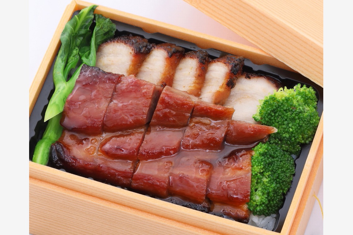 森安　照が撮影した「ステーキ・ハンバーグ・フライ・チキン・サラダ」の写真