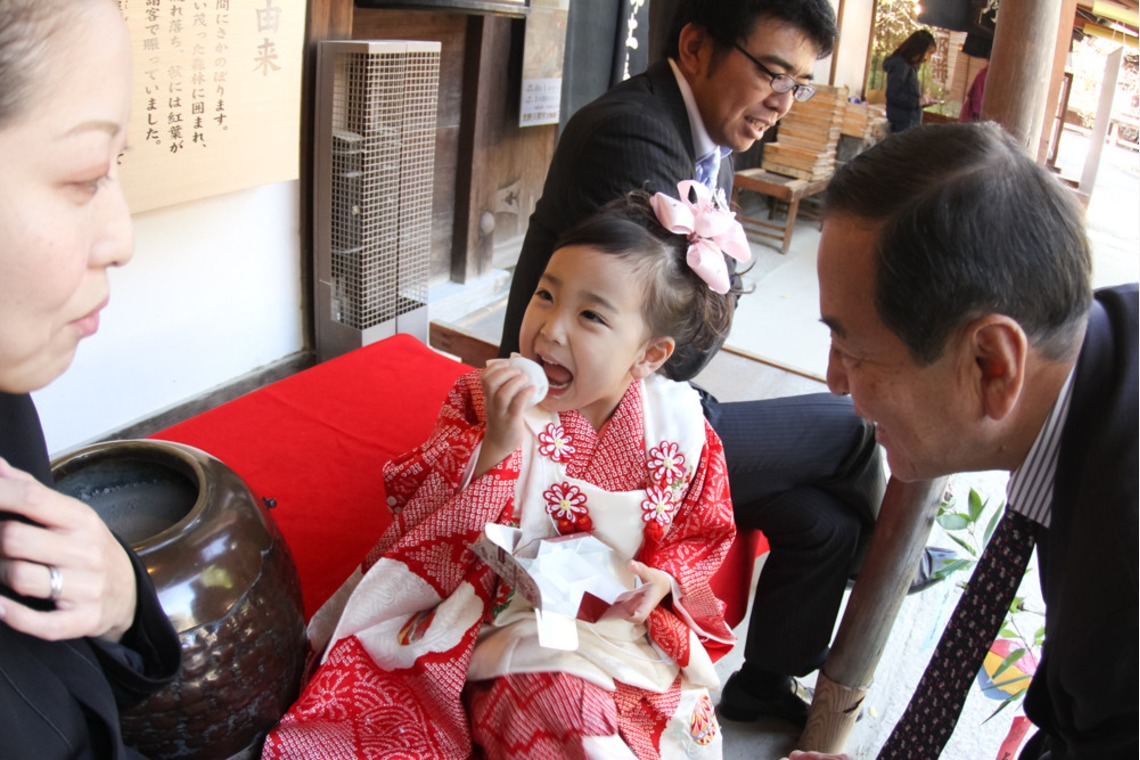 スマイルハンターが出張撮影した家族写真(キッズ,ベビーフォト)などが写った「七五三ロケーション撮影」の家族写真