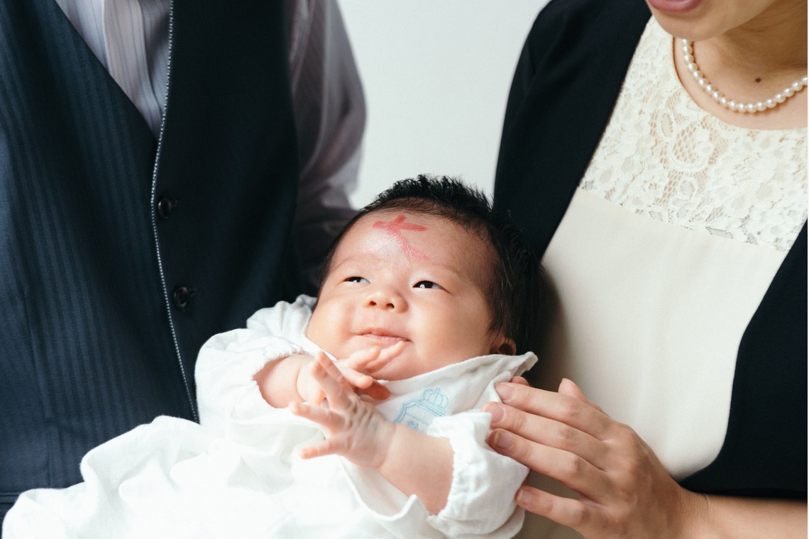 Raita Kuwahara photographyが出張撮影した家族写真(キッズ,ベビーフォト)などが写った「お宮参り写真撮影@大阪府貝塚市・感田神社」の家族写真