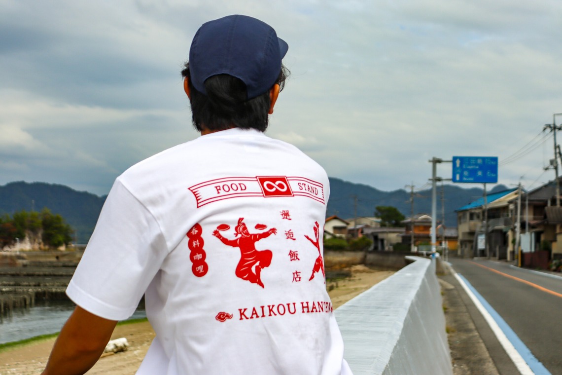 心綴フィルムが撮影した「邂逅飯店オリジナルTシャツ宣材写真」の写真