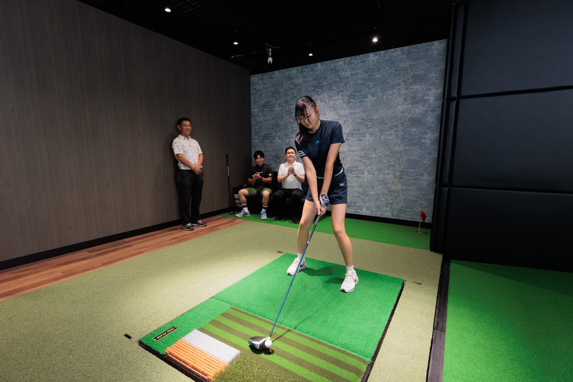 イトウ　ノブミチが撮影した「インドアゴルフ練習場撮影例_01」の写真