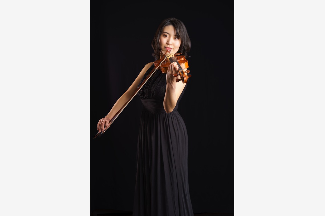 スタジオαが撮影した写真のアルバム「宣材写真」