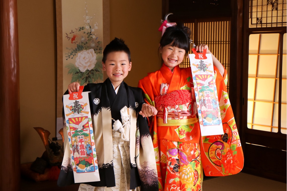 スマイルハンターが出張撮影した家族写真(キッズ,ベビーフォト)などが写った「七五三京町家フォト」の家族写真