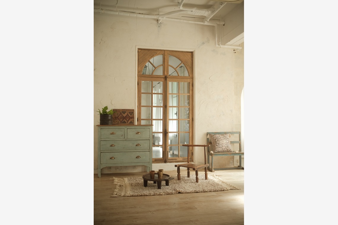 SEE LIKE PHOTOが撮影した「インテリア　雑貨　アンティーク　自然光　ラグジュアリー」の写真