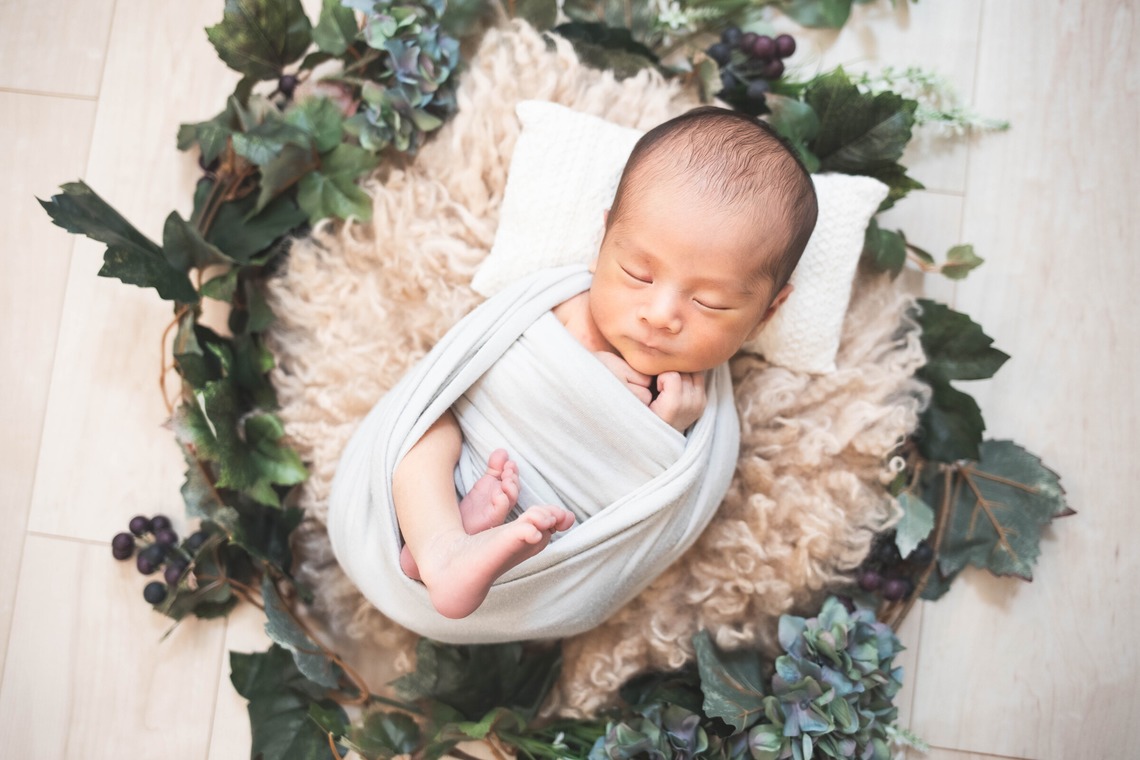 荒畑けいこが撮影したスタジオ撮影のアルバム「ニューボーンフォト」