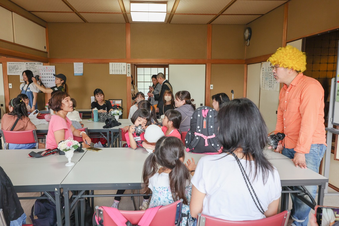 ちずカメラが撮影した「写真家　橘田龍馬さんの子供写真教室の様子」の写真