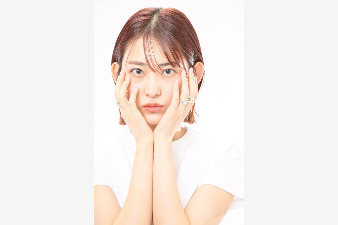 土門巧が撮影した写真のアルバム「宣材ポートレート」