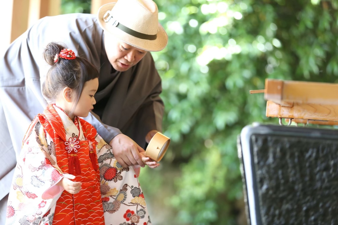 出張撮影HUG TIMEが出張撮影した家族写真(キッズ,ベビーフォト)などが写った「七五三出張撮影＠神社」の家族写真