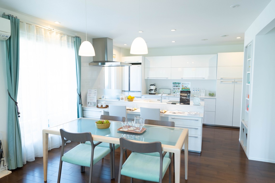 小山将冬が撮影した「内観」の写真