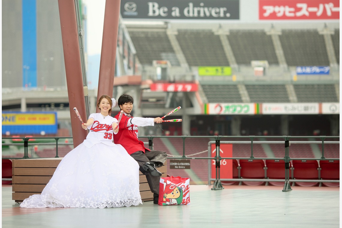 KIKIウェディングが撮影した写真のアルバム「カープと広島城」