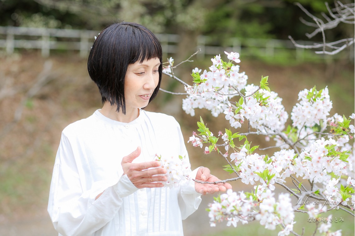 なかがわさとみが撮影した「中学校入学の日に桜と撮影」の写真