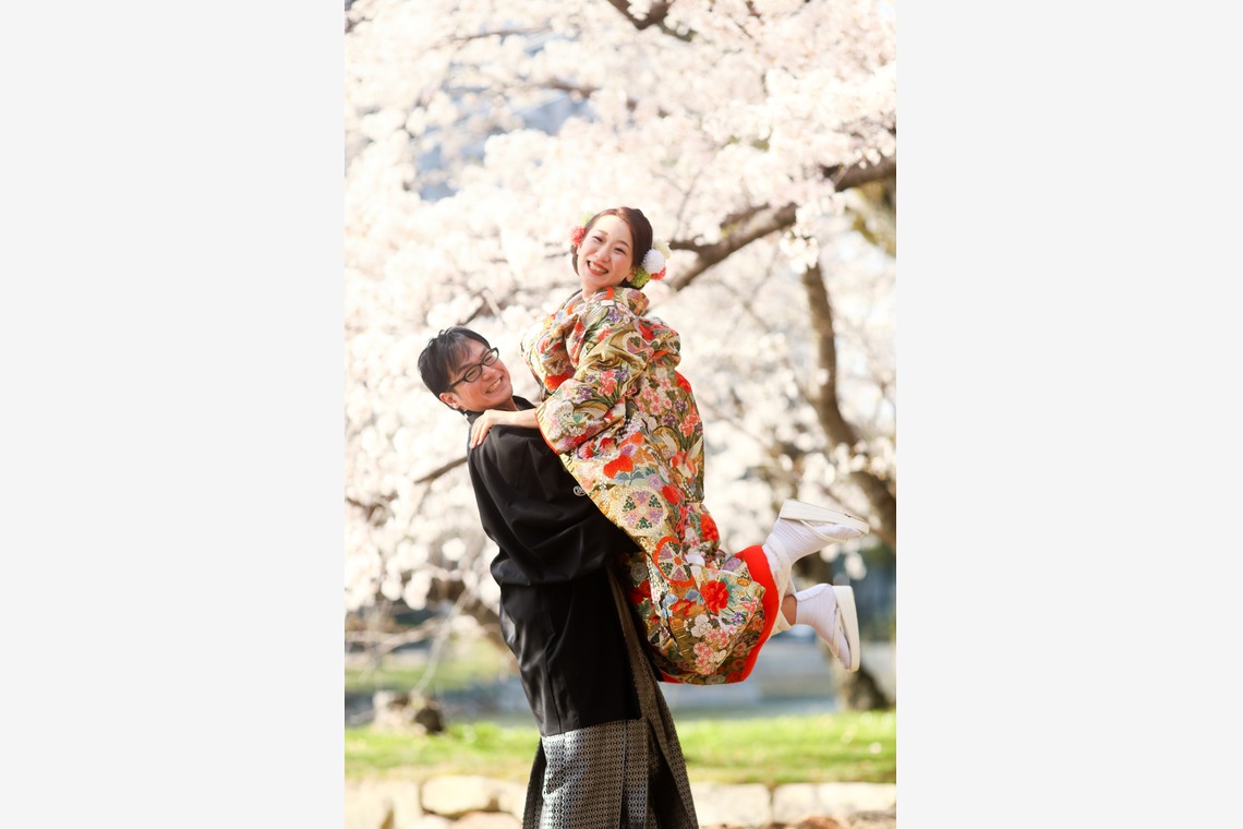 KIKIウェディングが撮影した「サクラとお城と打ち掛け」の写真