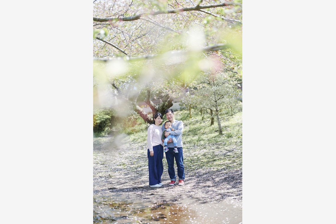 NISHIMURA AKINOBUが出張撮影した家族写真(キッズ,ベビーフォト)などが写った「ご家族ポートレート　お子様１歳バースデー記念　＠千葉」の家族写真