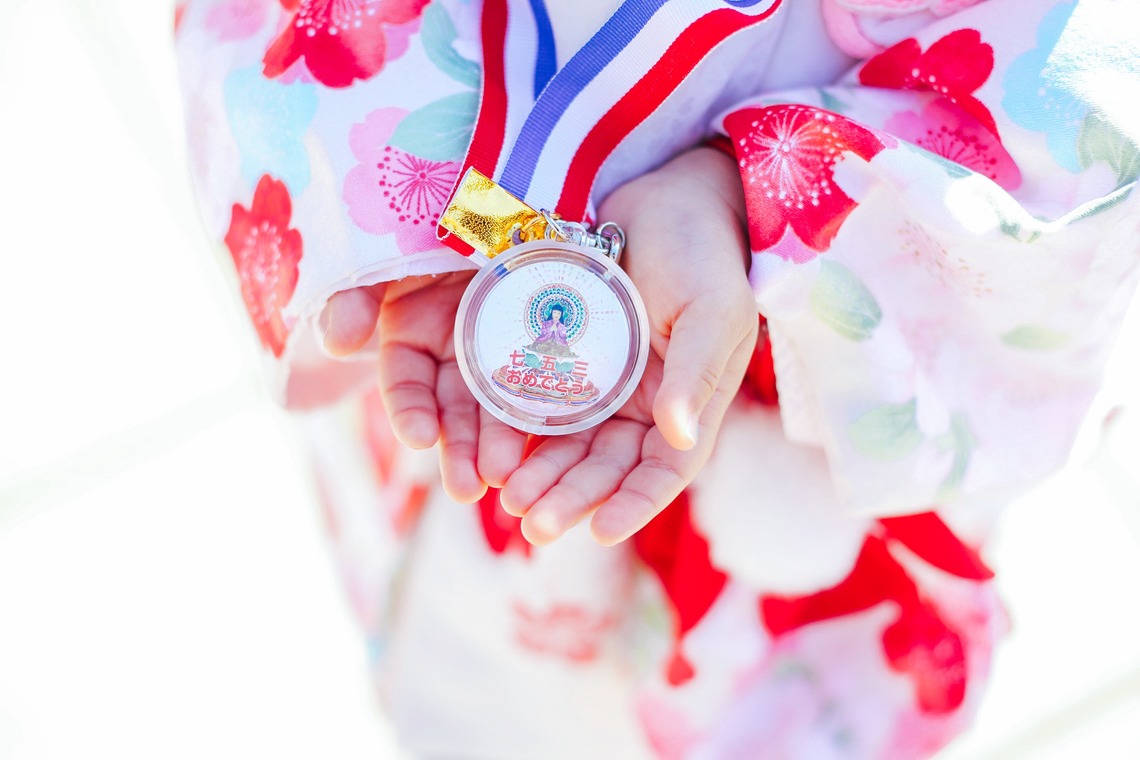 出張撮影HUG TIMEが出張撮影した家族写真(キッズ,ベビーフォト)などが写った「七五三出張撮影＠川崎大師」の家族写真