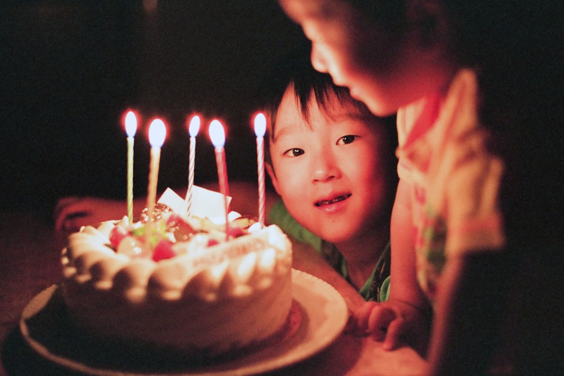 岡本静人が出張撮影した家族写真(キッズ,ベビーフォト)などが写った「息子との思い出の日々」の家族写真