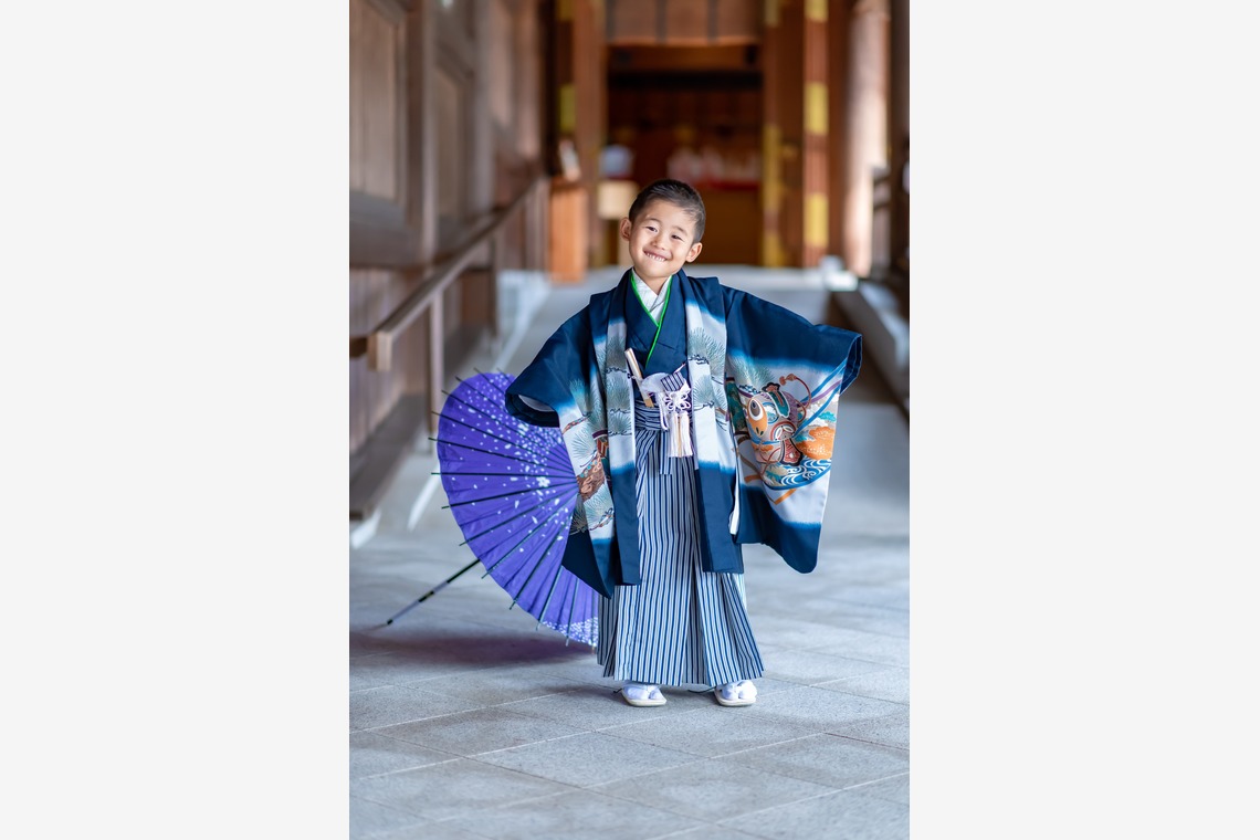 サキヤマ リエが撮影した「7歳女の子と5歳男の子・主役が二人の七五三＠寒川神社」の写真