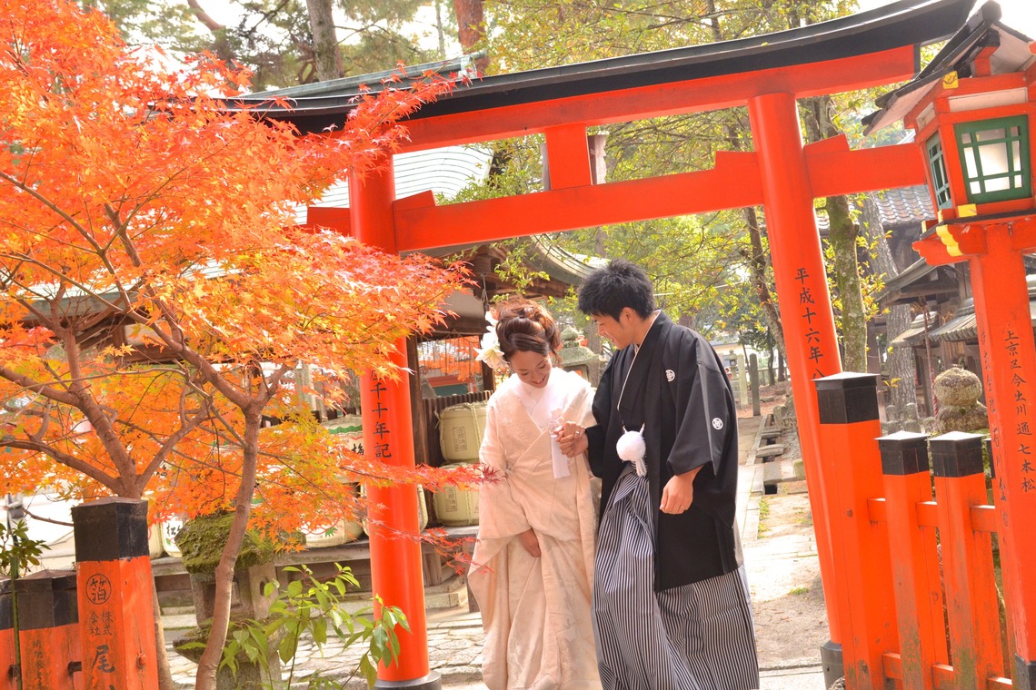 Photo of Pre Weddingphotoshoot at kyoto with kimono in autumn taken by Kiki photo works
