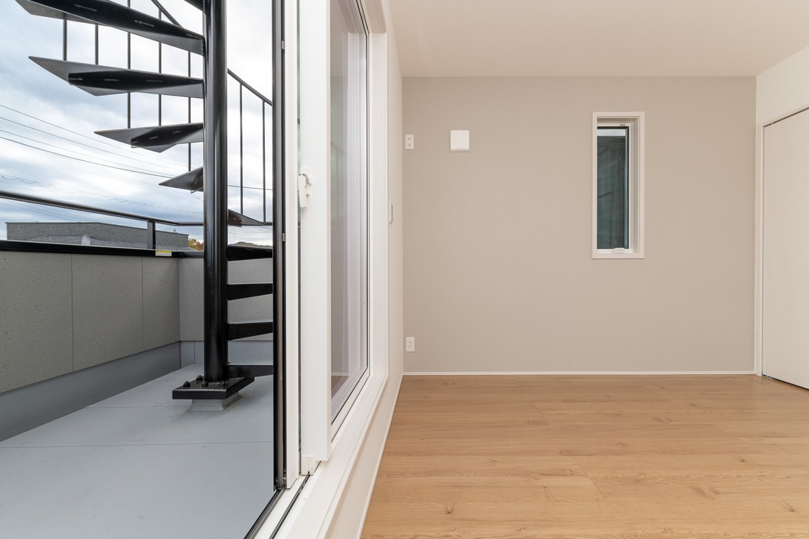 小倉里奈が撮影した写真のアルバム「建築/竣工」