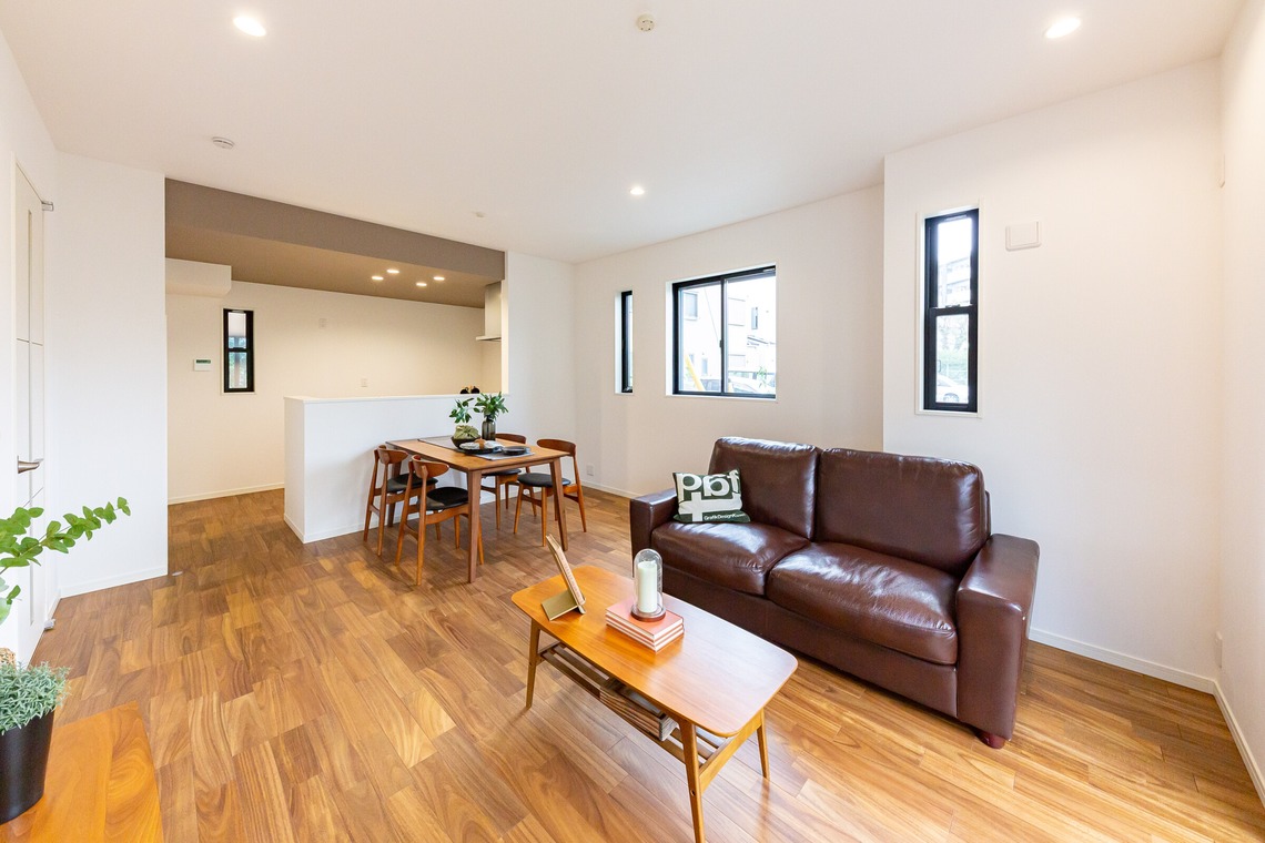 滋賀淳が撮影した写真のアルバム「建築、店舗、竣工」