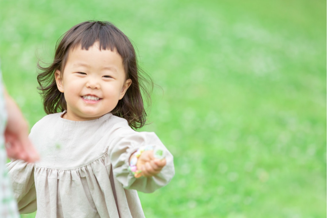 Chihiro Photographyが出張撮影した家族写真(キッズ,ベビーフォト)などが写った「2歳バースデーフォト 【名城公園】」の家族写真