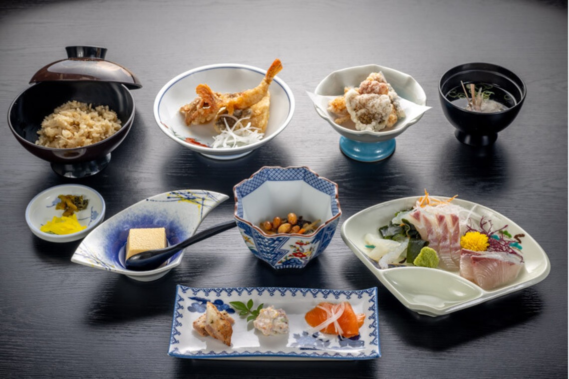 富岡敦が撮影した写真のアルバム「旅館撮影　館内と料理写真」