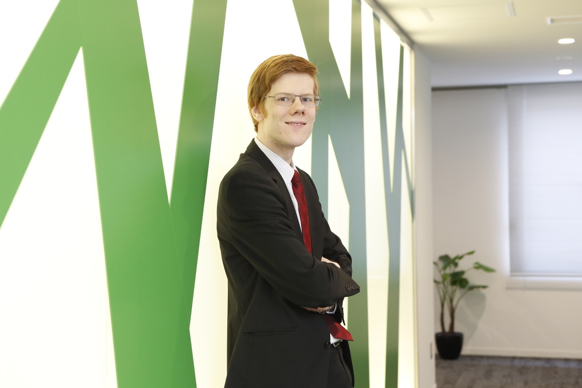 村田わかな広告写真が撮影した「会社案内」の写真