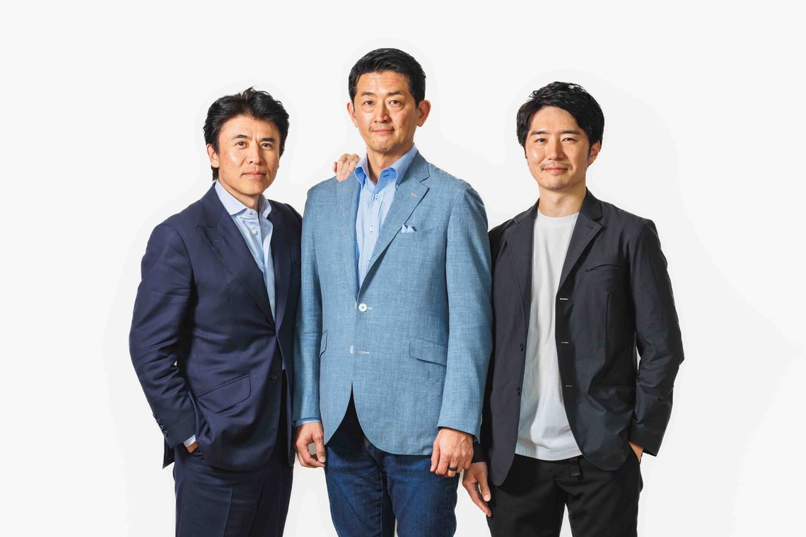 松井シンジが撮影した写真のアルバム「グループ・チーム・タスクフォース」