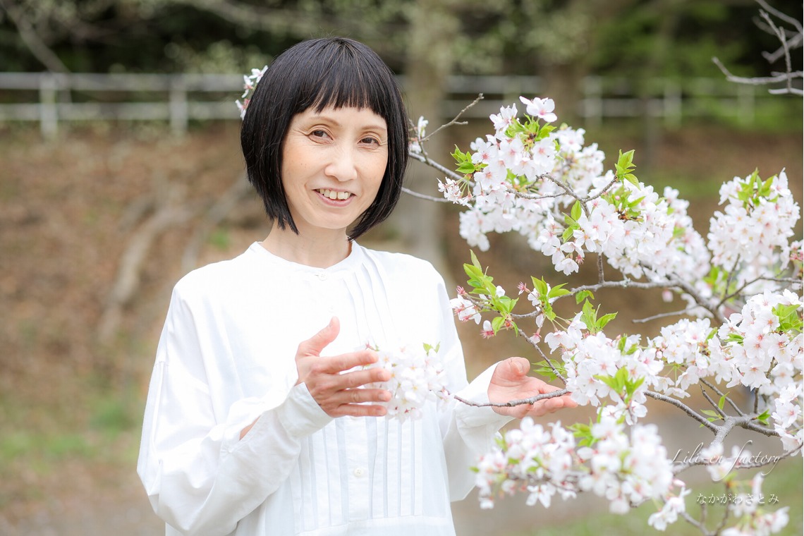 なかがわさとみが撮影した「中学校入学の日に桜と撮影」の写真