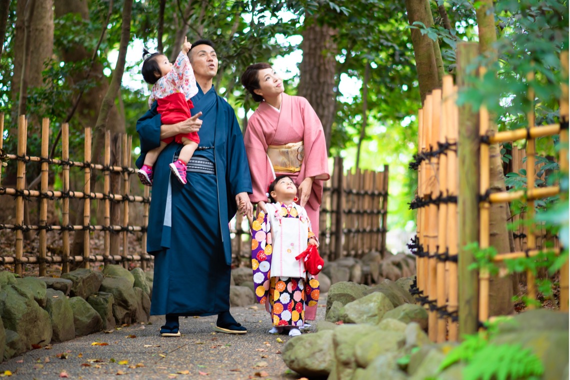 サキヤマ リエが出張撮影した家族写真(キッズ,ベビーフォト)などが写った「3歳女の子・青空の七五三＠寒川神社」の家族写真