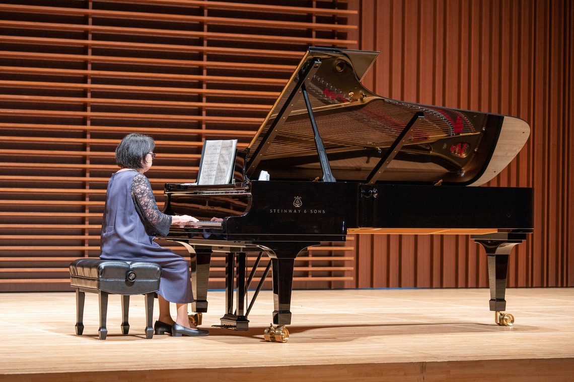 スタジオαが撮影した写真のアルバム「宣材写真」