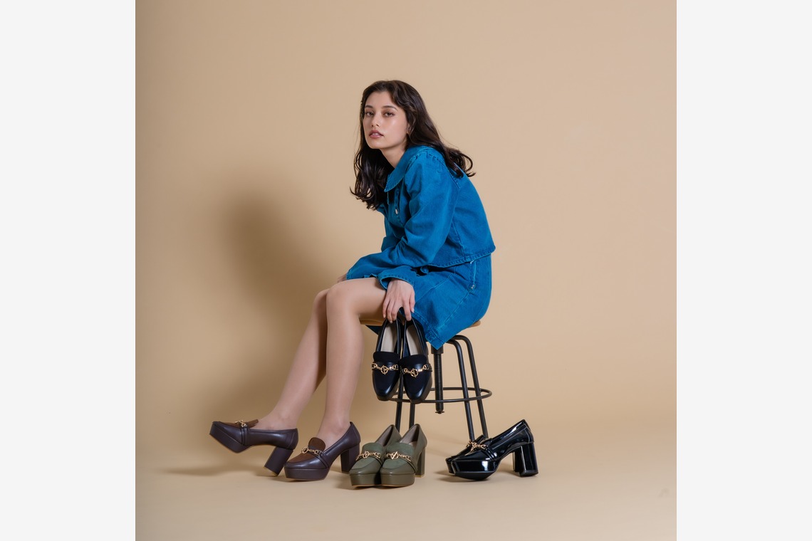 民辻亮介が撮影した写真のアルバム「ファッションアパレル」