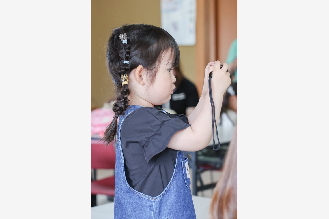 ちずカメラが撮影した「写真家　橘田龍馬さんの子供写真教室の様子」の写真