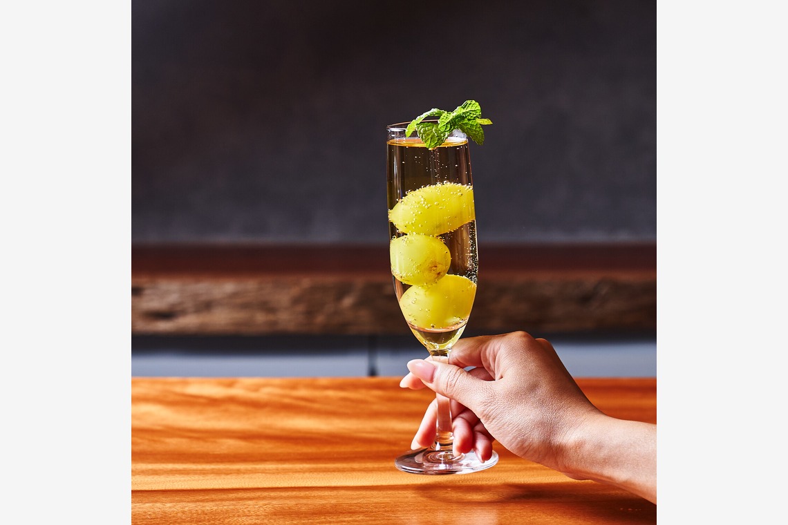 坂元寿行が撮影した「渋谷カフェの撮影」の写真