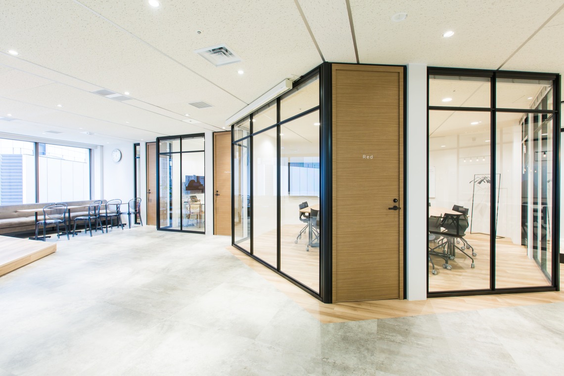 Nobuhiro Toyaが撮影した写真のアルバム「モバイルインターネットキャピタル株式会社＠霞が関 HP用撮影」