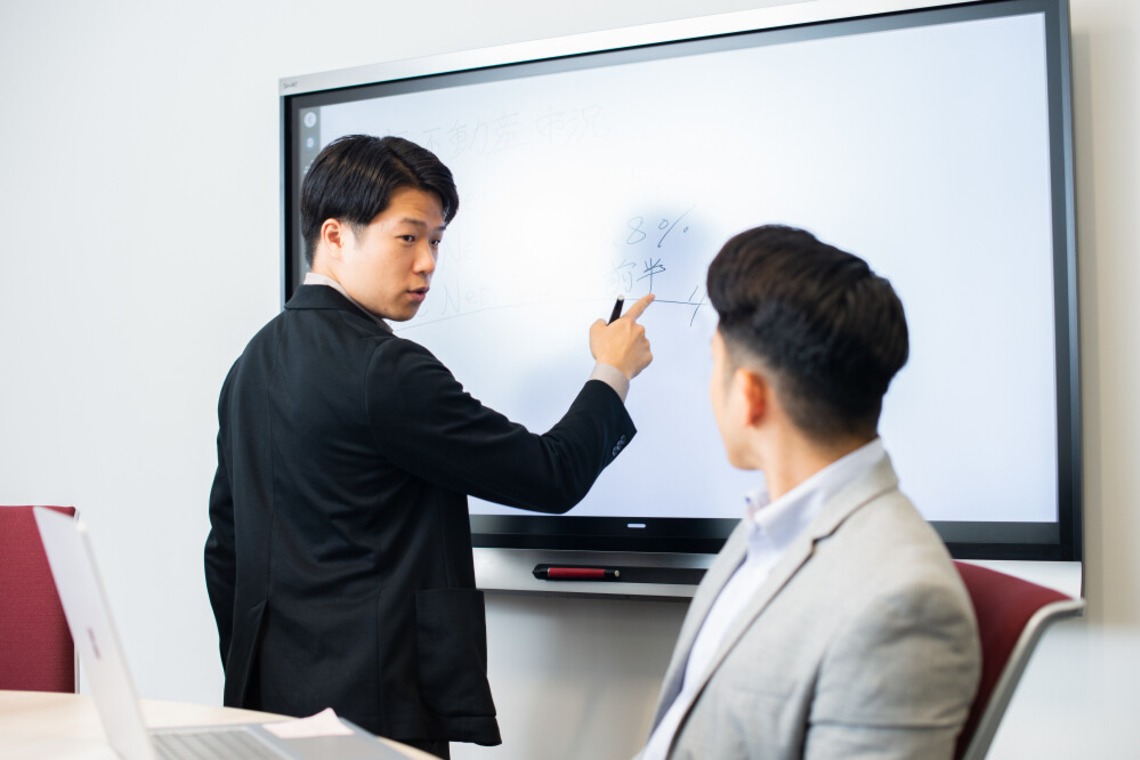 幡原裕治が撮影した写真のアルバム「オフィス」