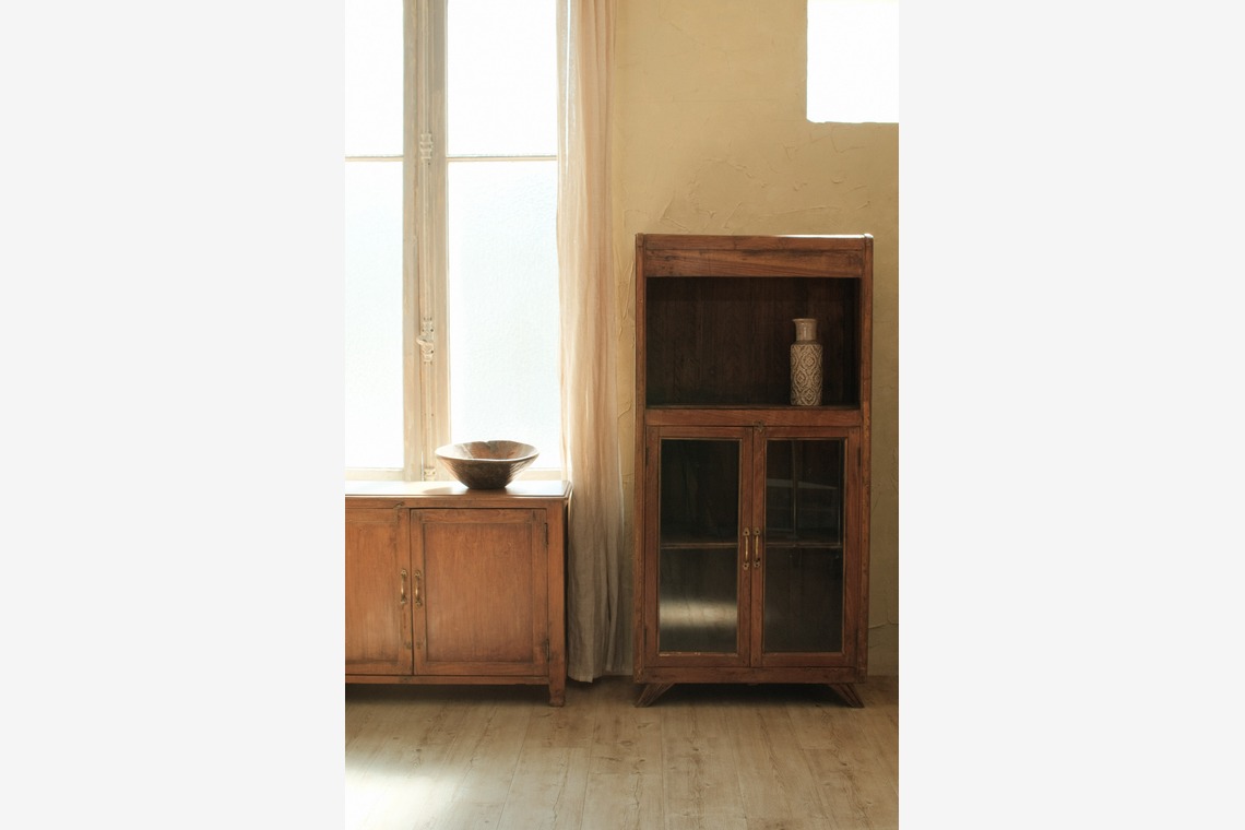 SEE LIKE PHOTOが撮影した「インテリア　雑貨　アンティーク　自然光　ラグジュアリー」の写真