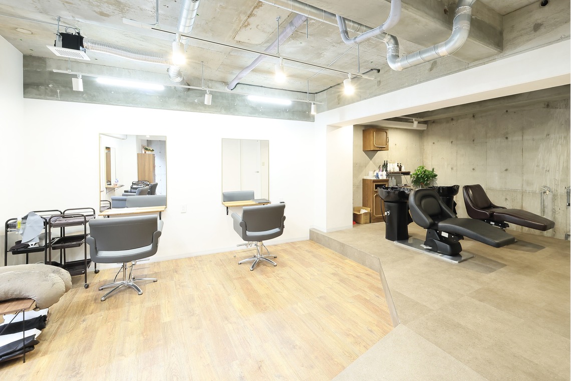 天野康弘が撮影した「ヘアサロン」の写真