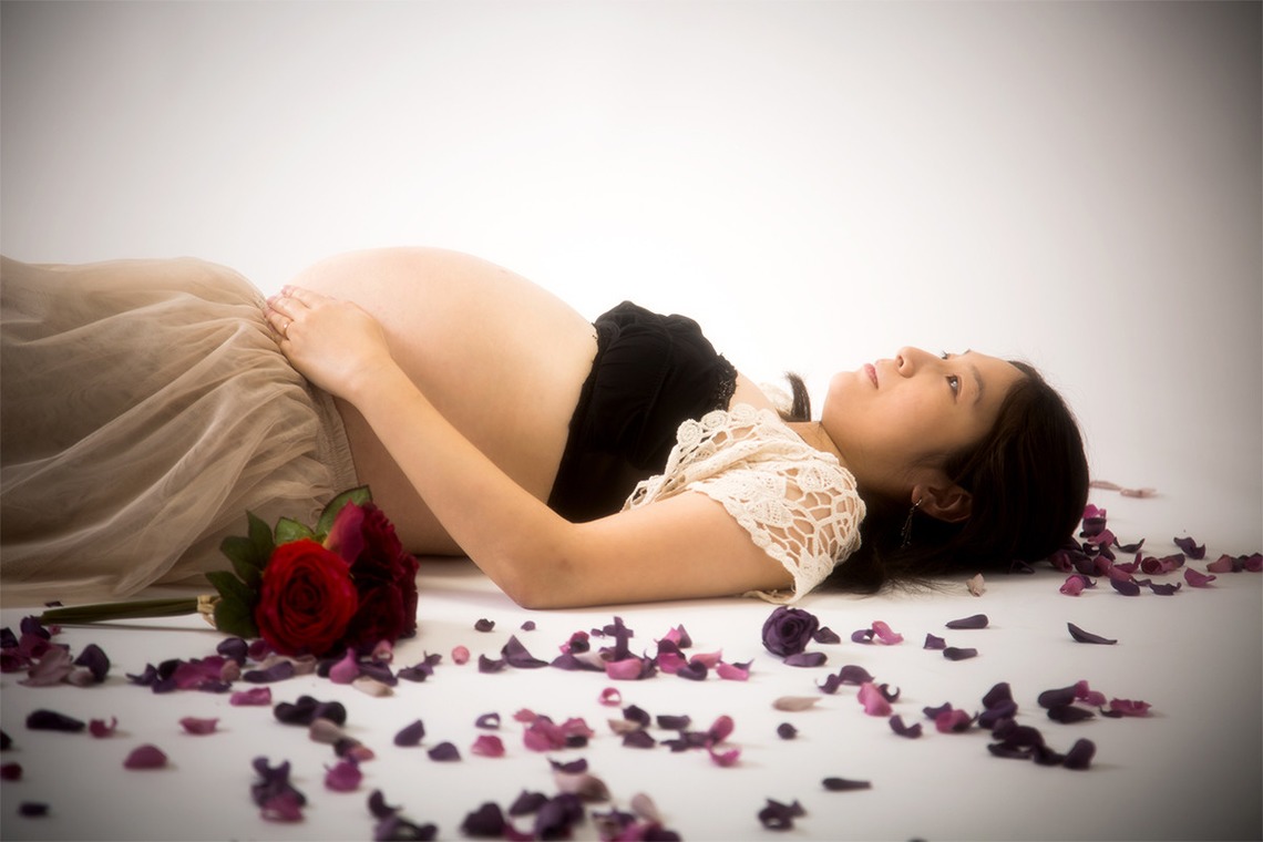 ヤマダフォトが出張撮影した家族写真(キッズ,ベビーフォト)などが写った「マタニティフォト」の家族写真