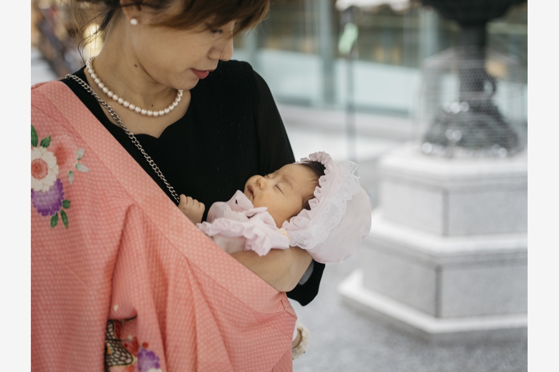 植村由理が出張撮影した家族写真(キッズ,ベビーフォト)などが写った「お宮参り at 水天宮」の家族写真