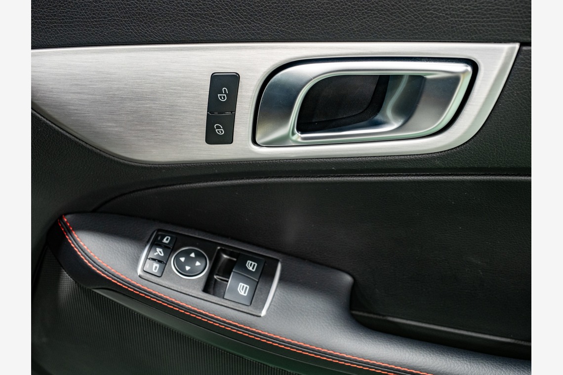 原野 英樹が撮影した「輸入車販売会社よりメルセデスベンツ SLK200をカーセンサーSDGE 掲載用写真を依頼いただきました」の写真