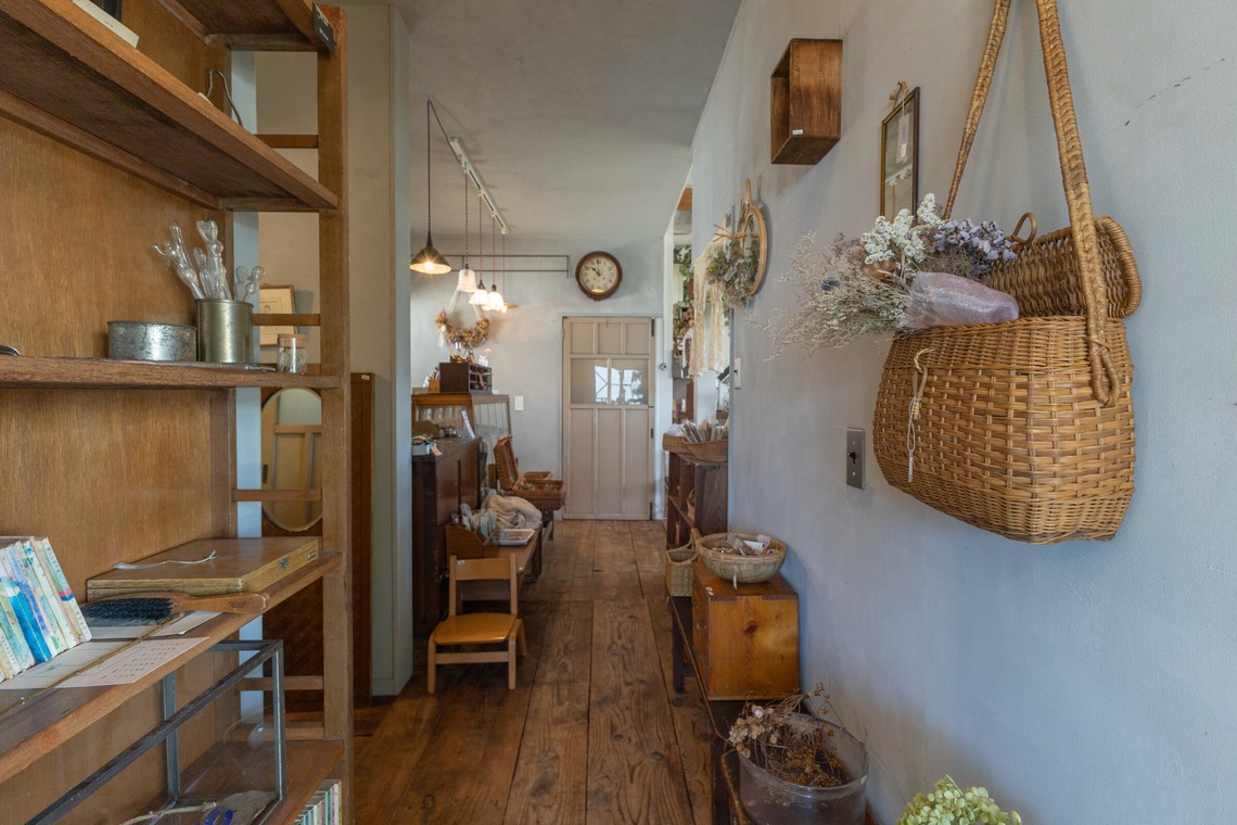 ミヤタカズコが撮影した「アンティークショップ店舗写真」の写真