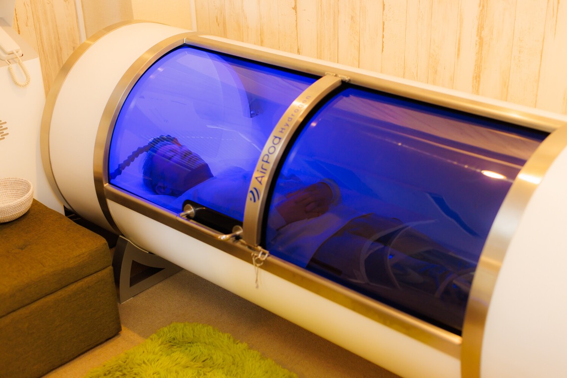 Yusuke Usuiが撮影した「水素カプセル MOPI 内観・人物撮影」の写真