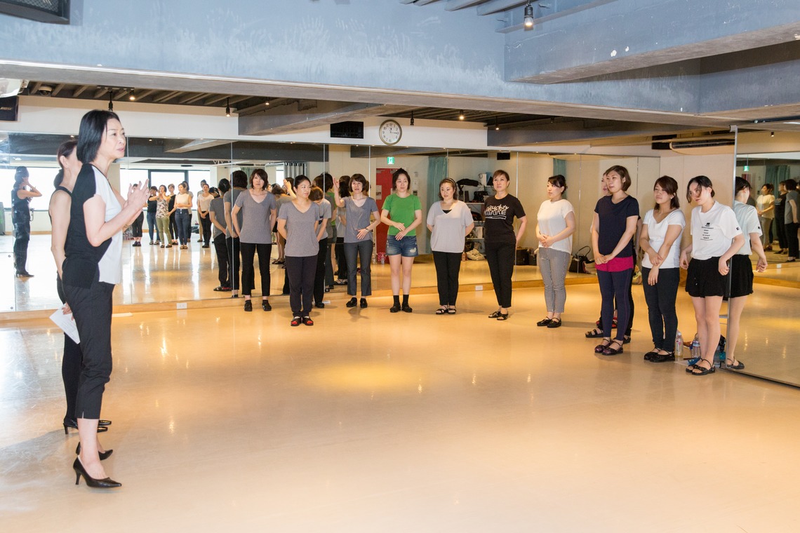 踊るカメラマンAKIRAが撮影した写真のアルバム「企業研修撮影」