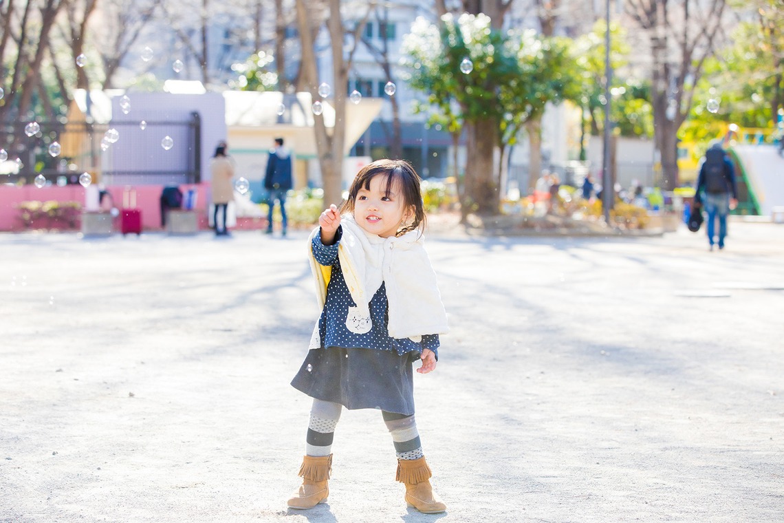 KIRAが撮影した写真のアルバム「友達の子供を新宿の公園で」