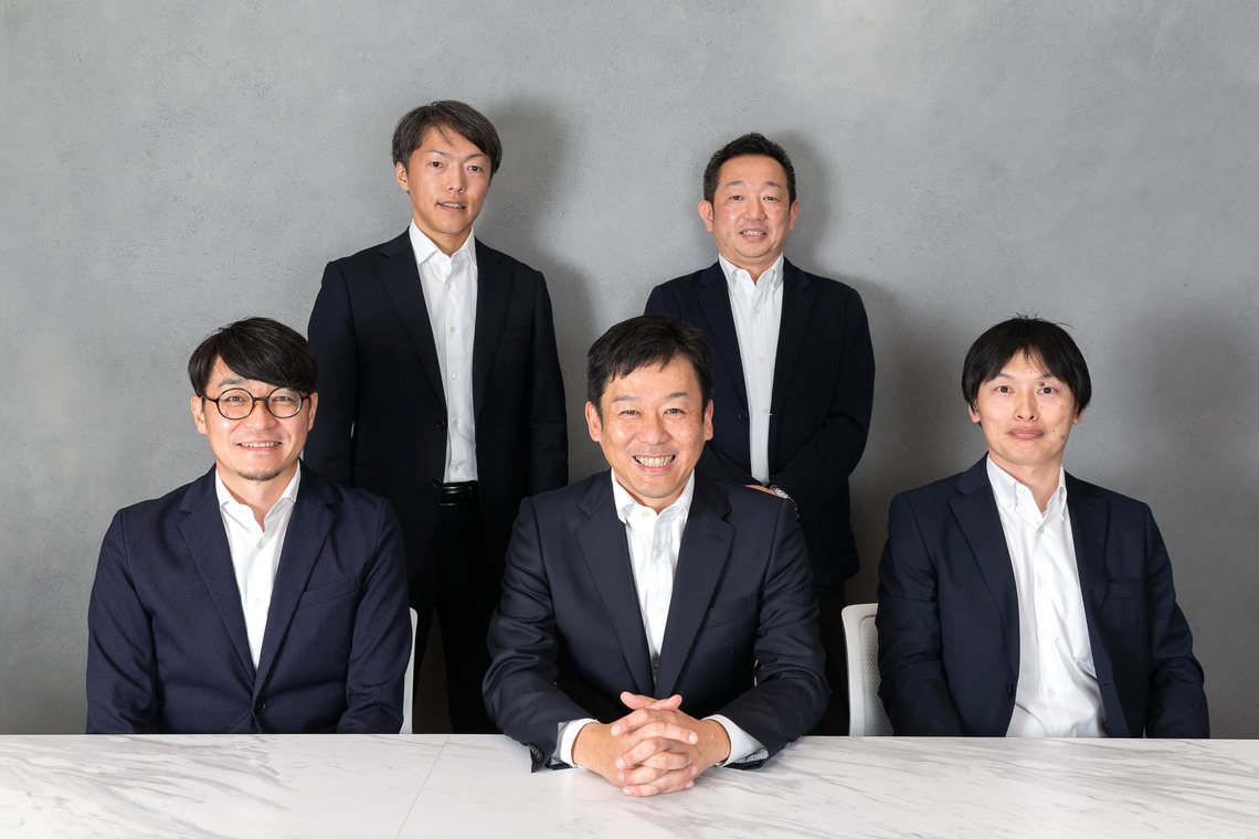 滋賀淳が撮影した写真のアルバム「プロフィール、インタビュー」