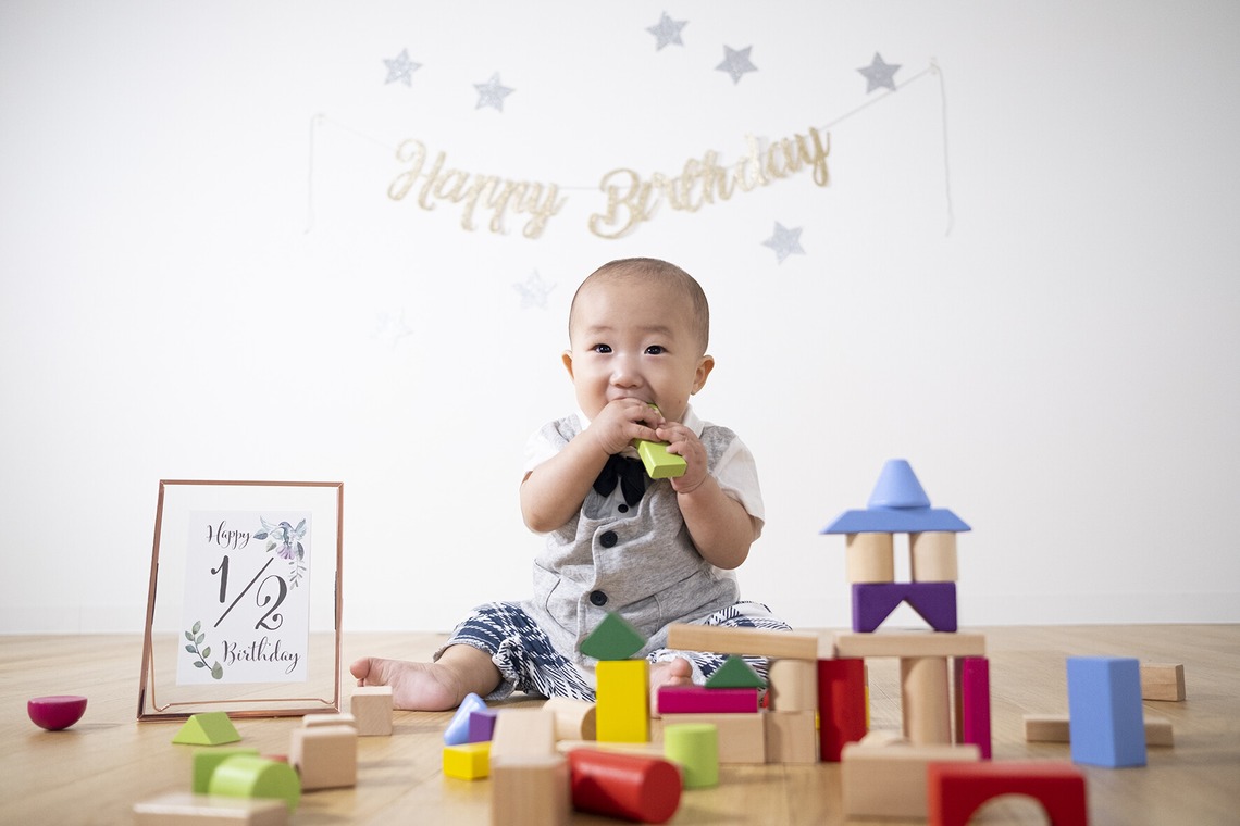 66 atelierが出張撮影した家族写真(キッズ,ベビーフォト)などが写った「記念」の家族写真